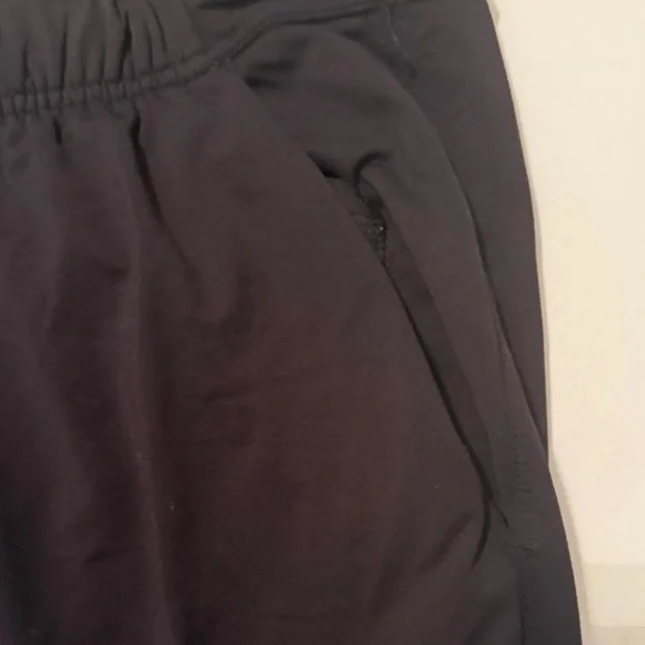 GUC - Lululemon Black Pants - Picture 4 of 8